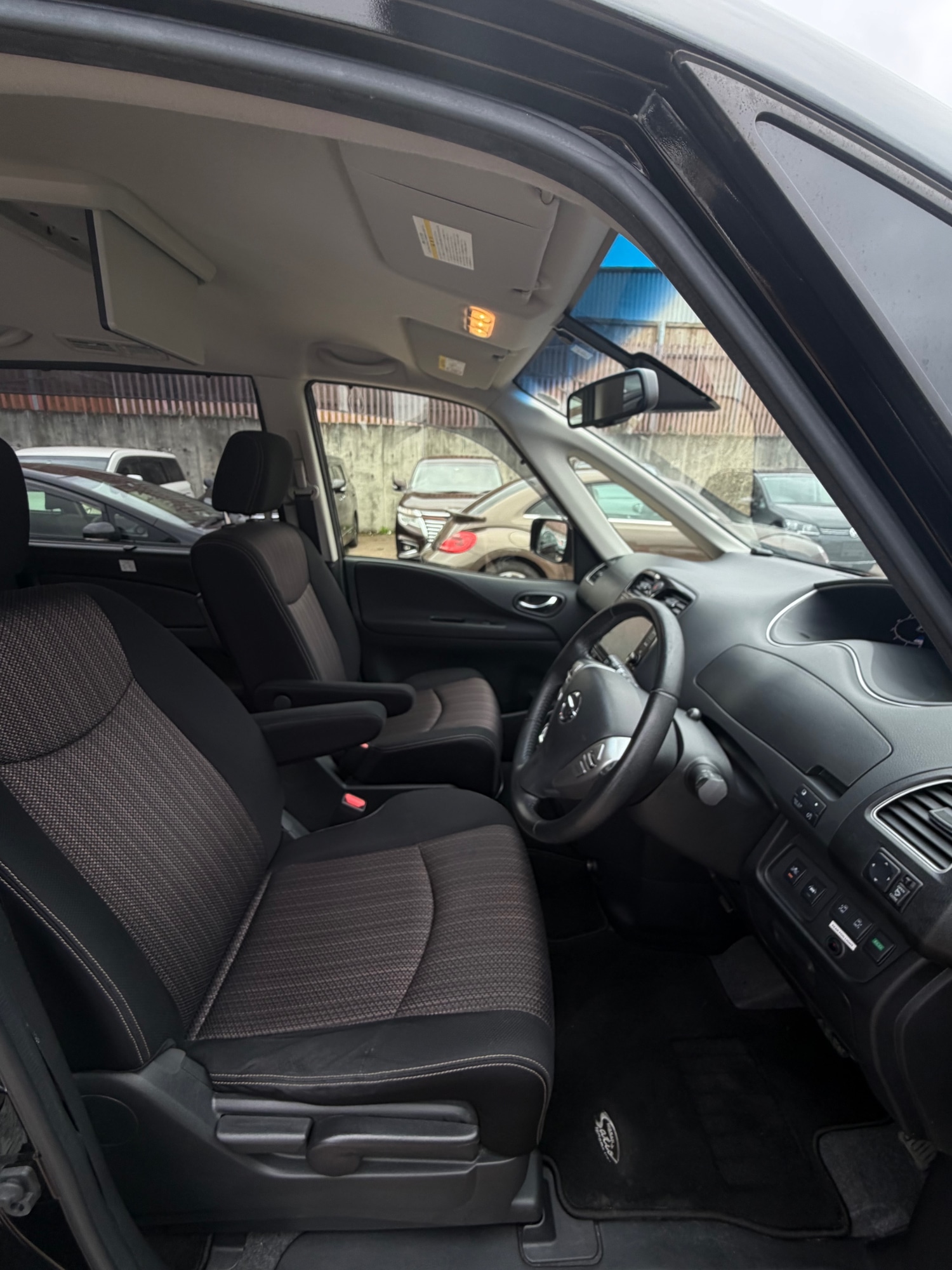 Used Nissan Serena 2016 for sale - 76198628: Photo 7