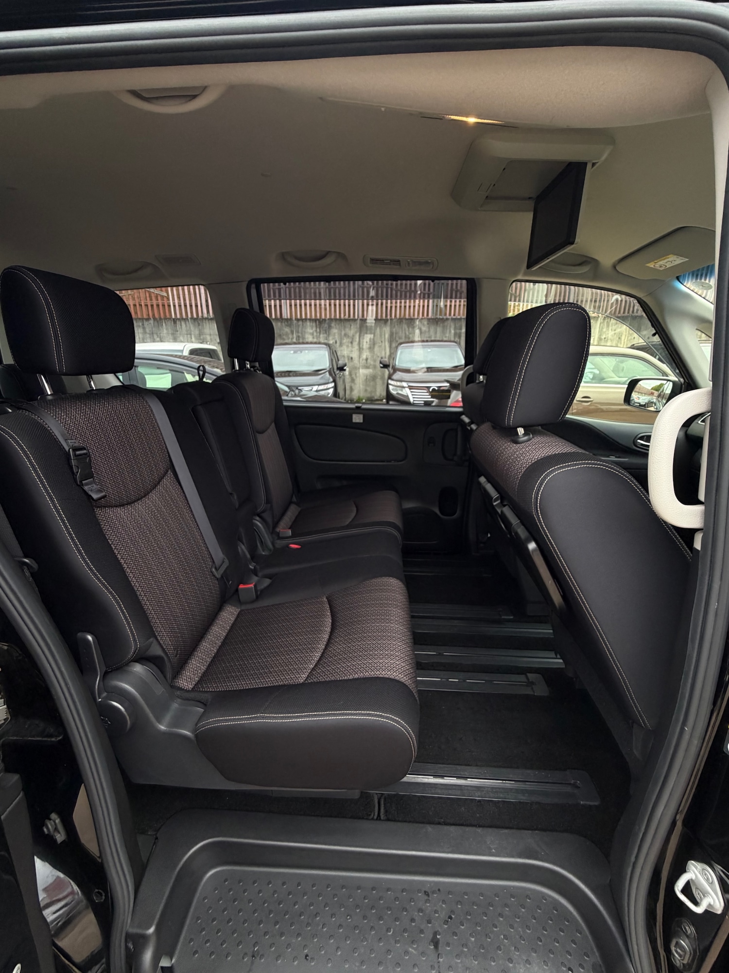Used Nissan Serena 2016 for sale - 76198628: Photo 8