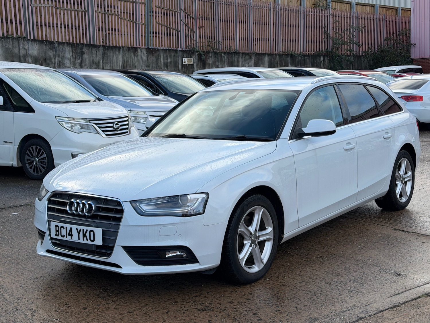 Used Audi A4 Avant 2014 for sale - 76669254: Photo 2