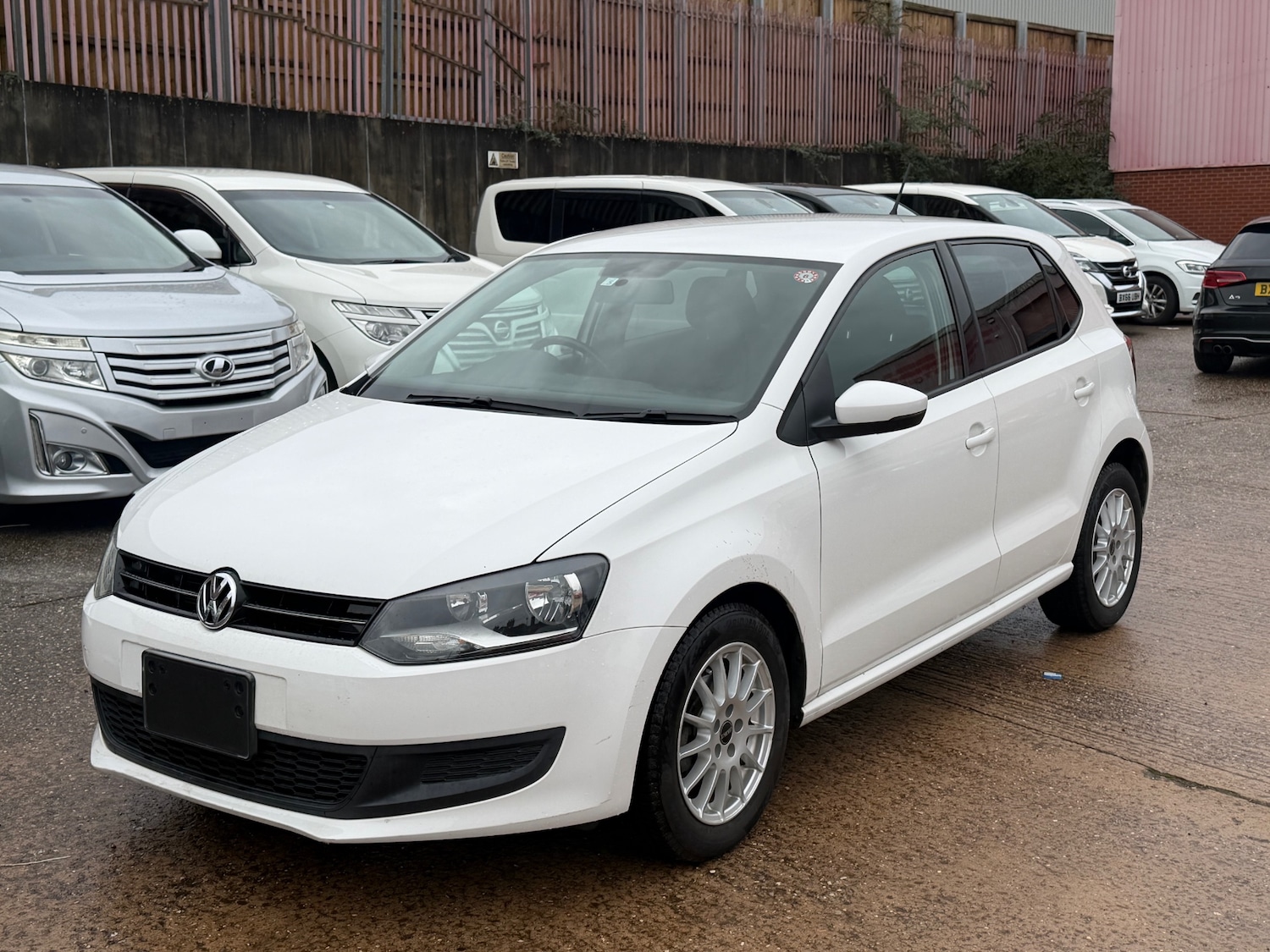Used Volkswagen Polo 2014 for sale - 76548134: Photo 2