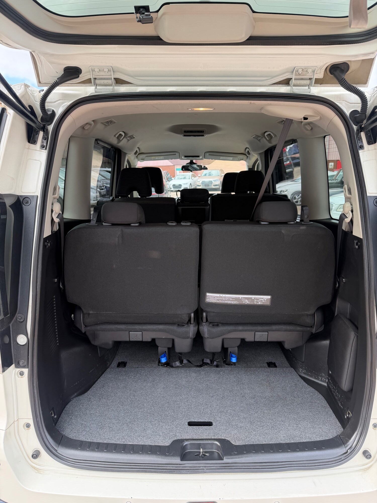 Used Nissan Serena 2020 for sale - 77838418: Photo 18