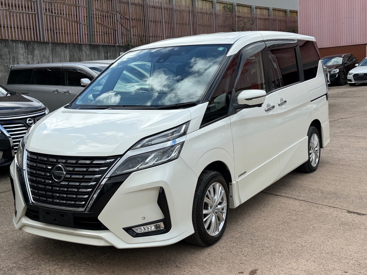 Used Nissan Serena 2020 for sale - 77838418: Photo 2