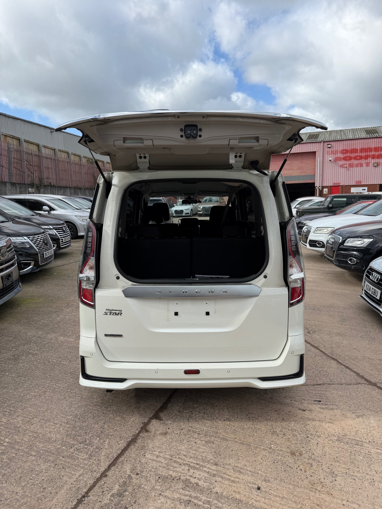 Used Nissan Serena 2020 for sale - 77838418: Photo 7