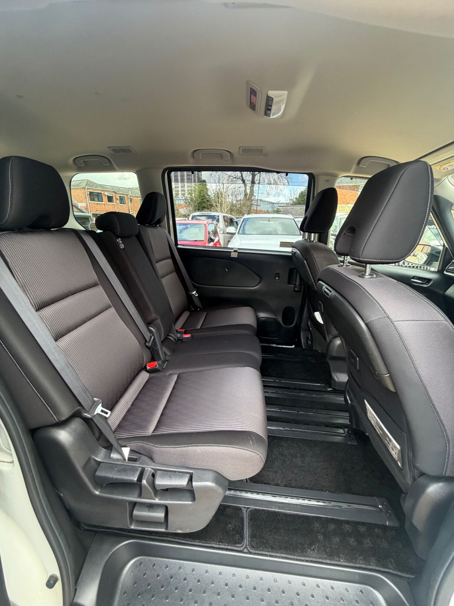 Used Nissan Serena 2020 for sale - 77838418: Photo 9