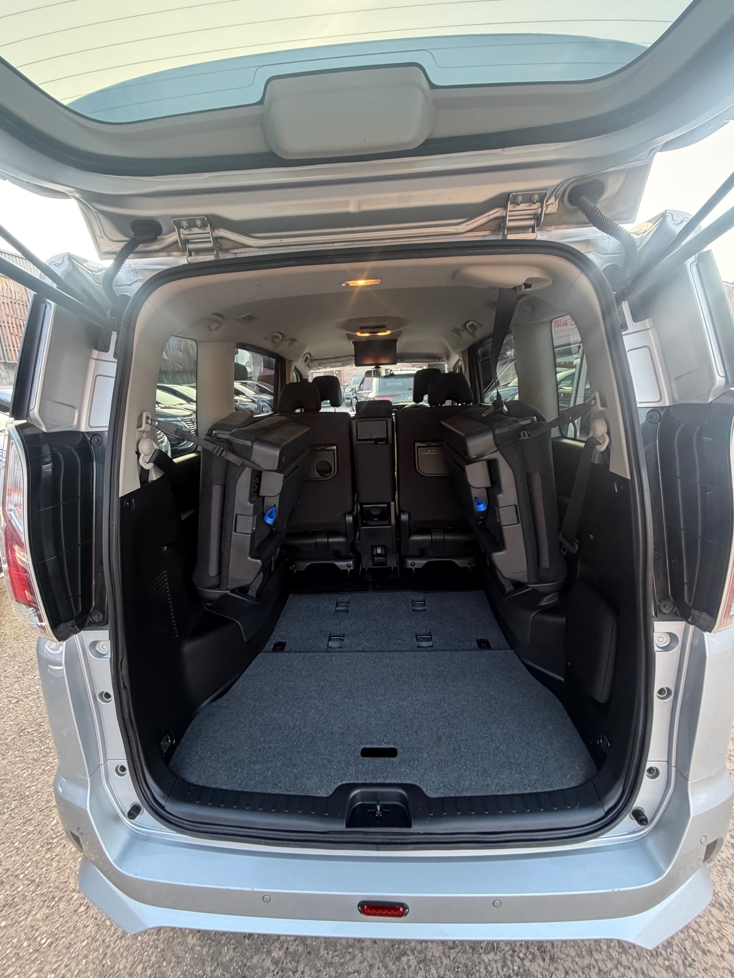 Used Nissan Serena 2017 for sale - 77975999: Photo 13