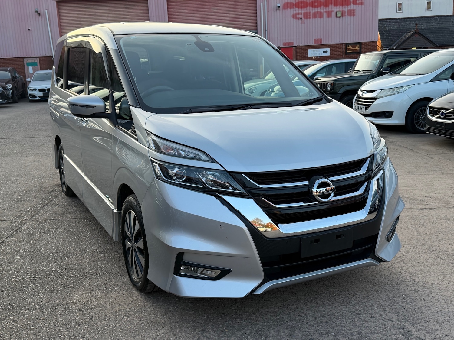 Used Nissan Serena 2017 for sale - 77975999: Photo 2