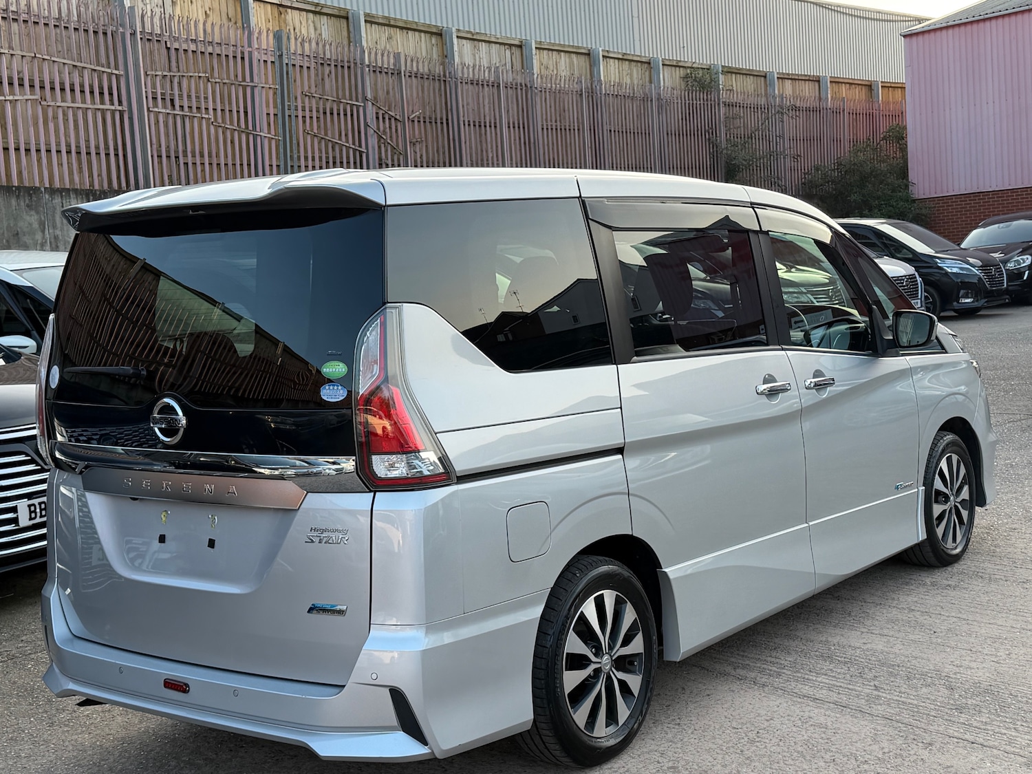 Used Nissan Serena 2017 for sale - 77975999: Photo 5