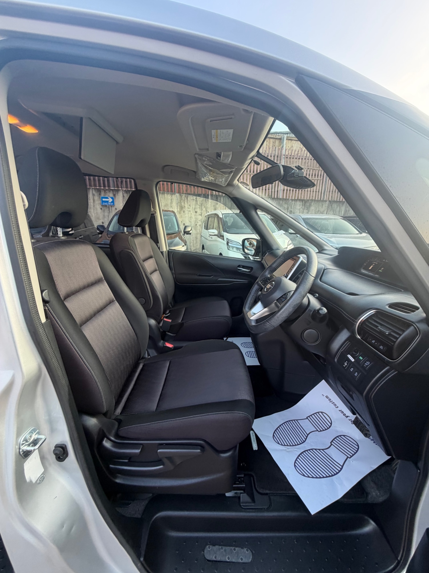 Used Nissan Serena 2017 for sale - 77975999: Photo 8