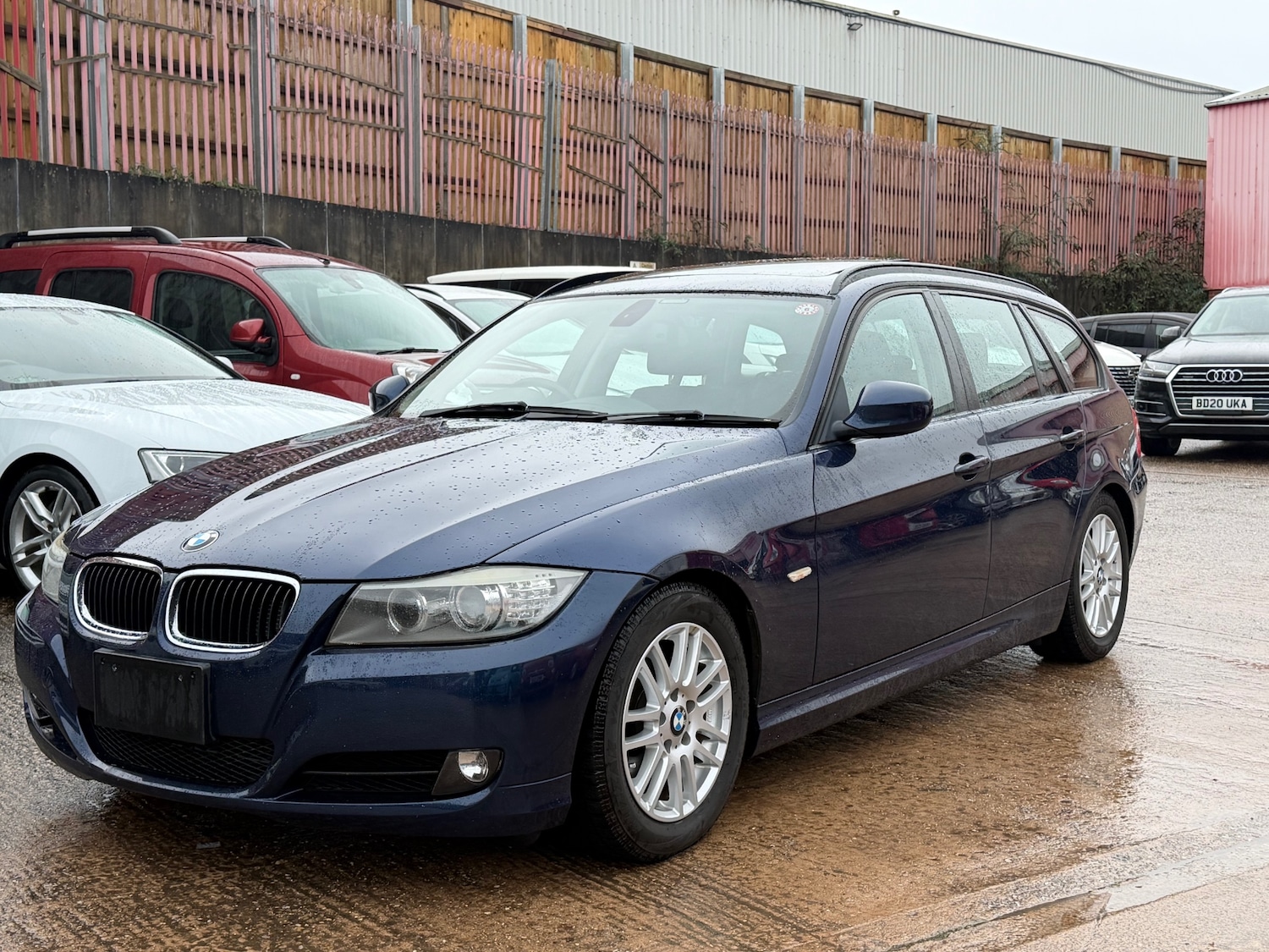 Used BMW 3 Series 2010 for sale - 76924752: Photo 2