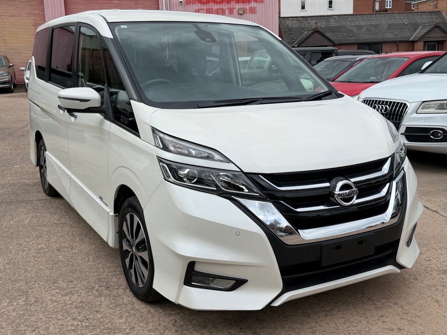 Used Nissan Serena 2017 for sale - 77819473: Photo 2