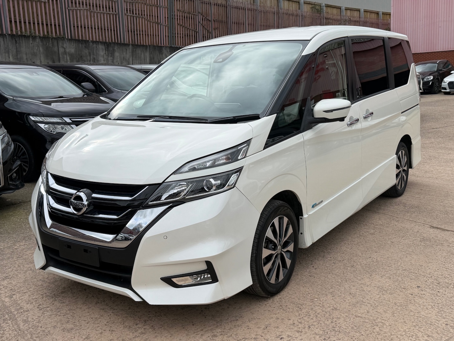 Used Nissan Serena 2017 for sale - 77819473: Photo 3
