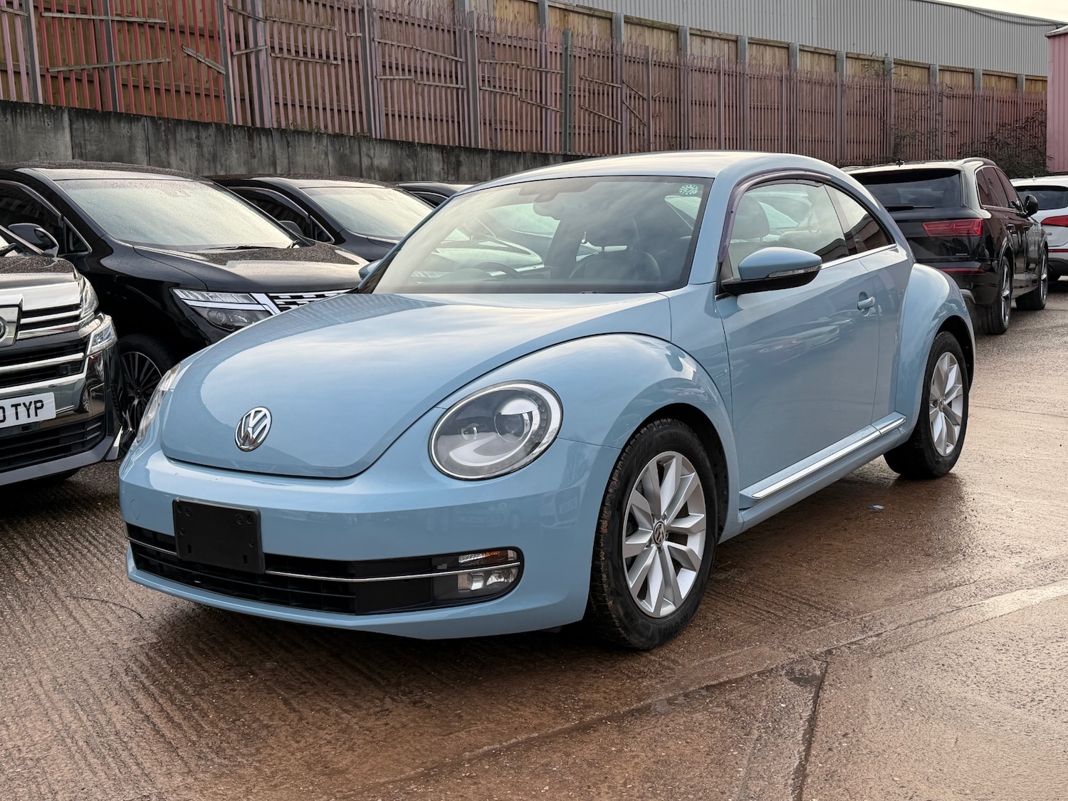 Used Volkswagen Beetle 2013 for sale - 77400391: Photo 3