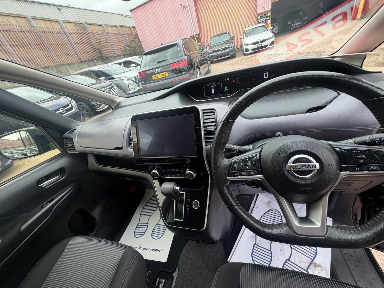 Used Nissan Serena 2020 for sale - 77735457: Photo 12