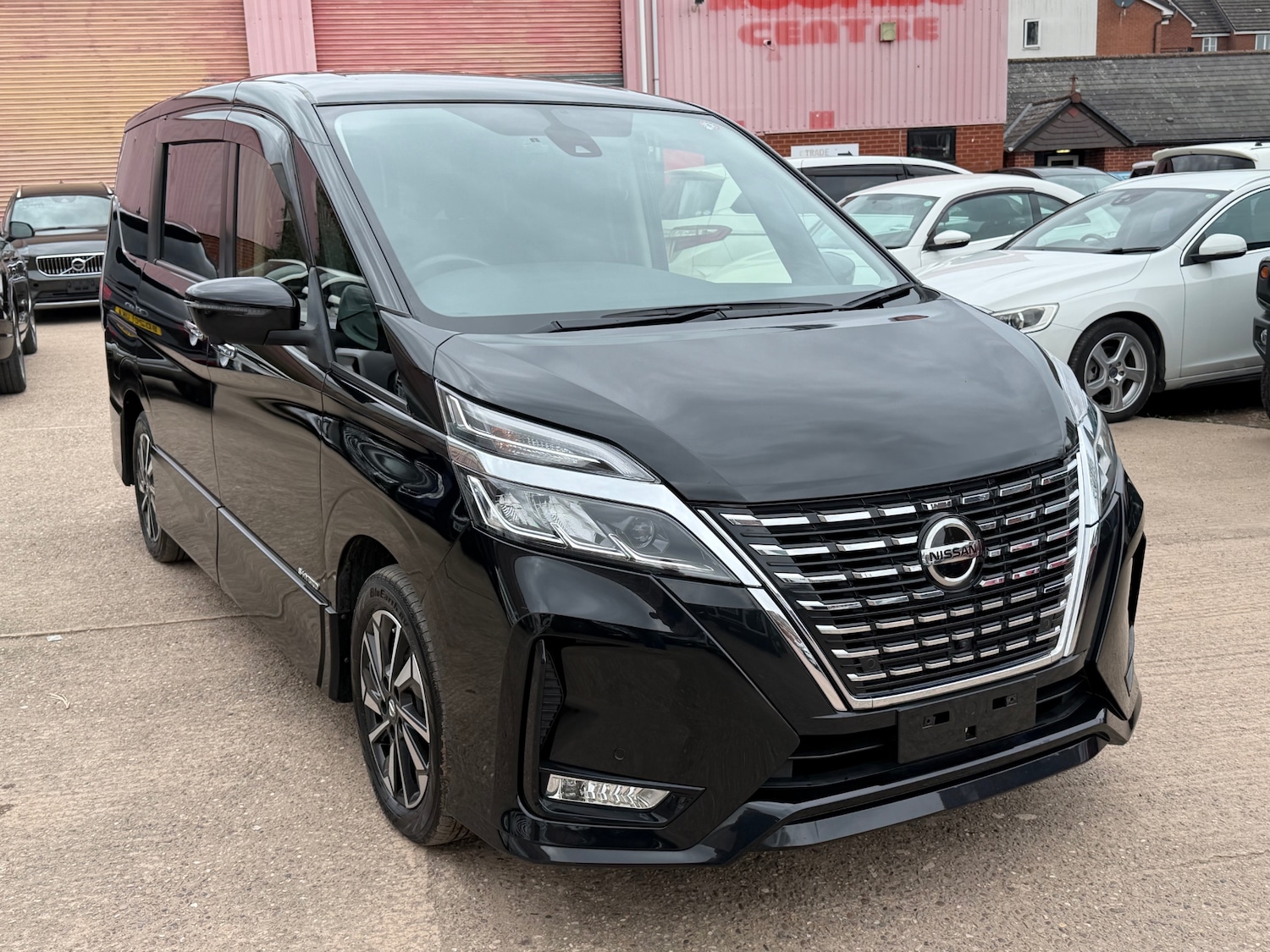 Used Nissan Serena 2020 for sale - 77735457: Photo 2