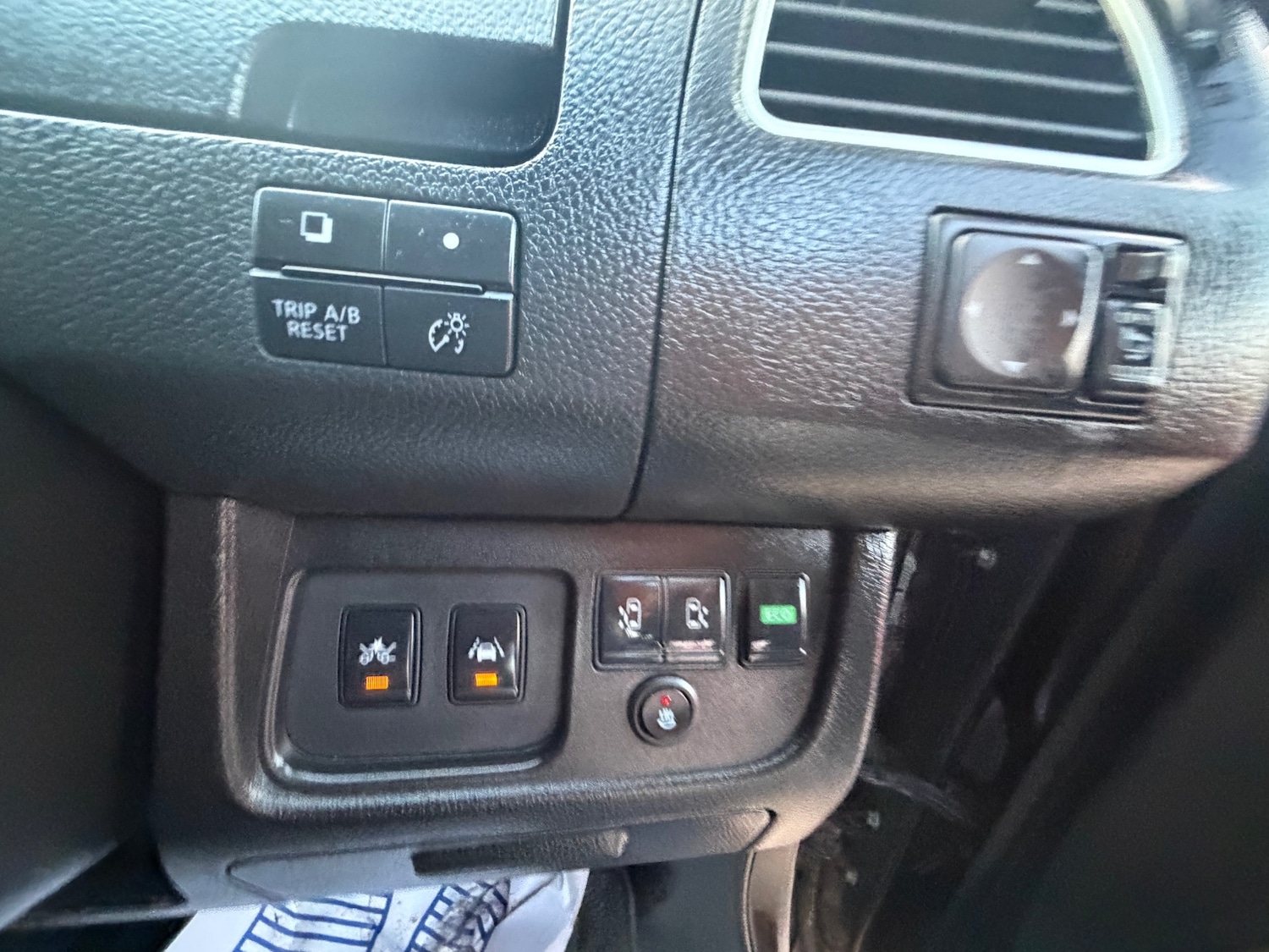 Used Nissan Serena 2015 for sale - 77242869: Photo 10