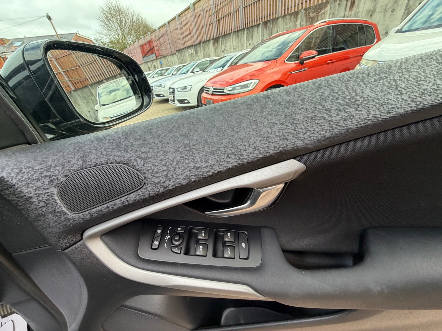 Used Volvo V40 2014 for sale - 77522276: Photo 11