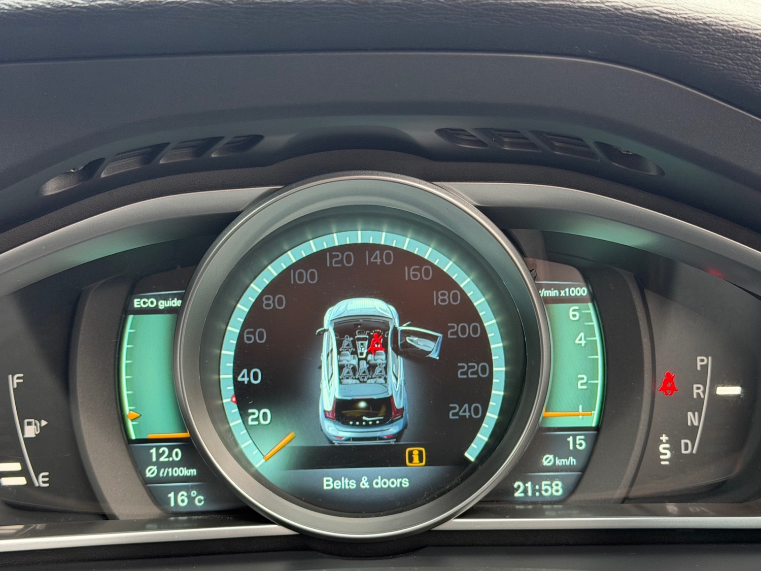 Used Volvo V40 2014 for sale - 77522276: Photo 15