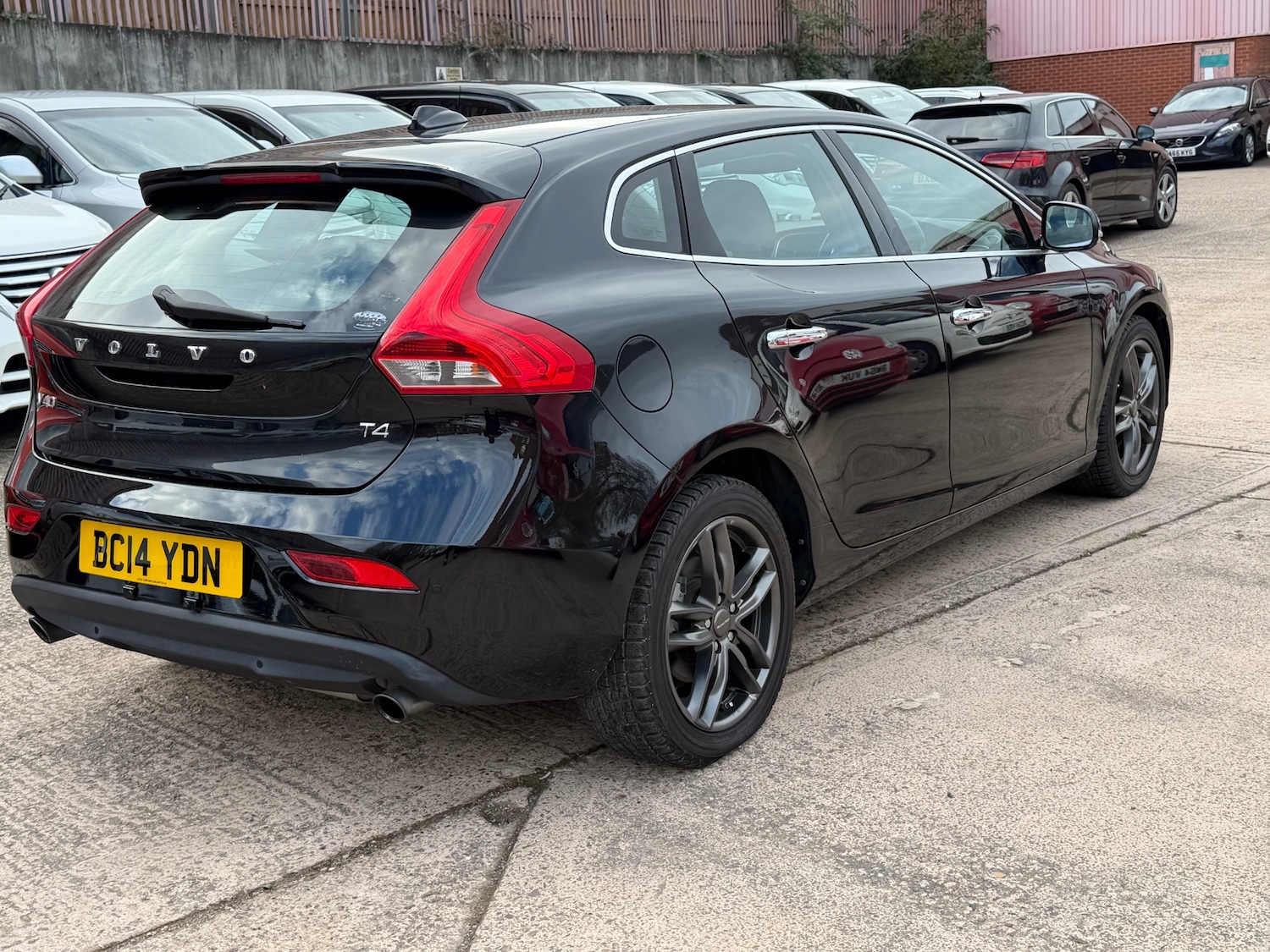 Used Volvo V40 2014 for sale - 77522276: Photo 6