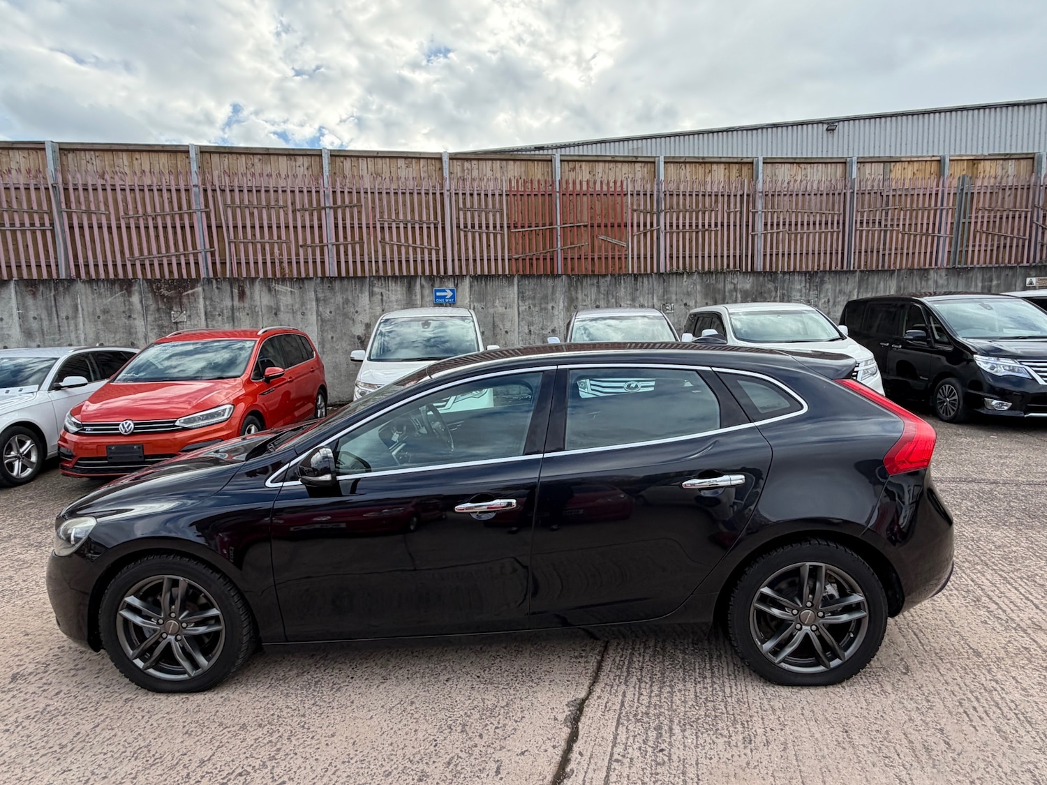 Used Volvo V40 2014 for sale - 77522276: Photo 7