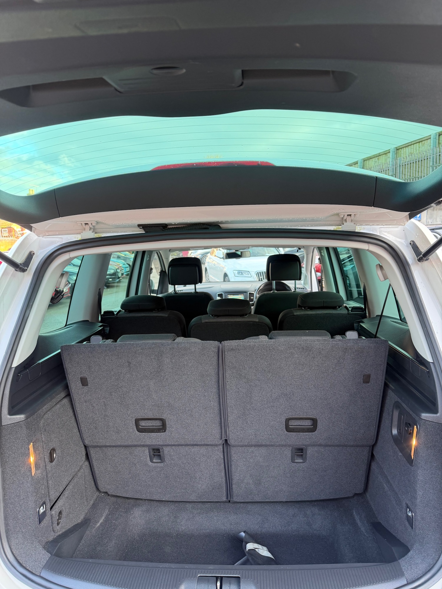 Used Volkswagen Sharan 2013 for sale - 77368010: Photo 14