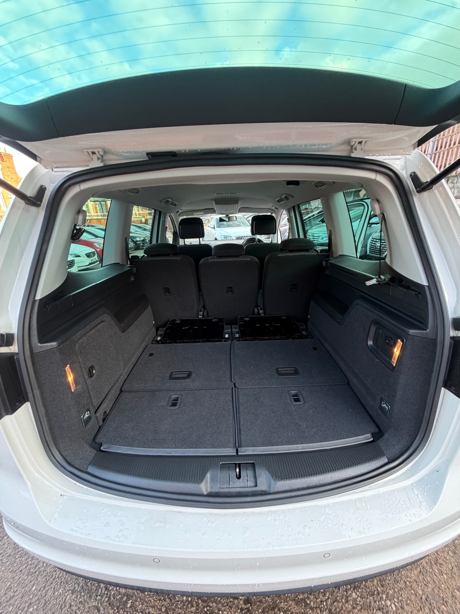 Used Volkswagen Sharan 2013 for sale - 77368010: Photo 15