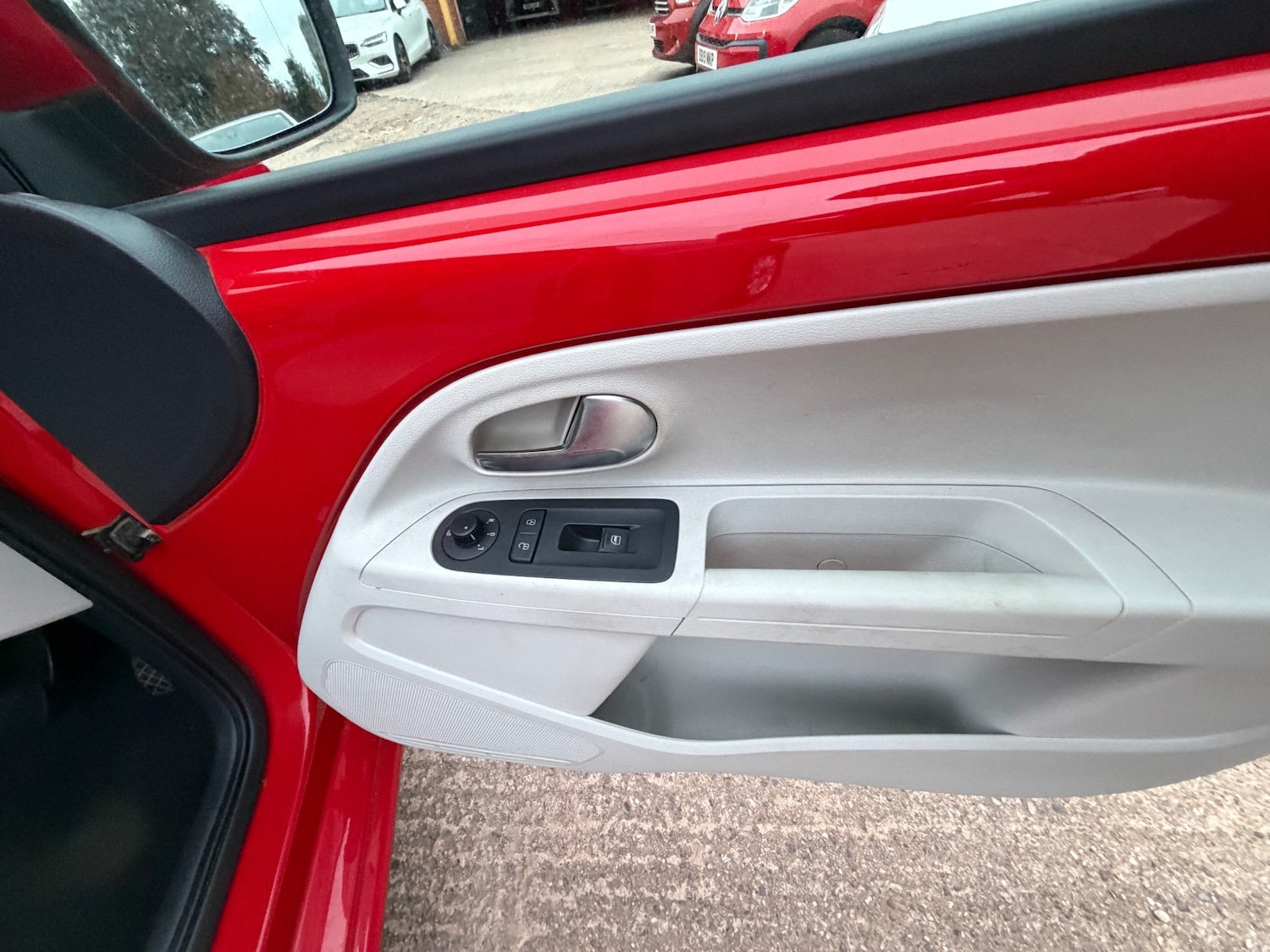 Used Volkswagen up! 2014 for sale - 76187331: Photo 9