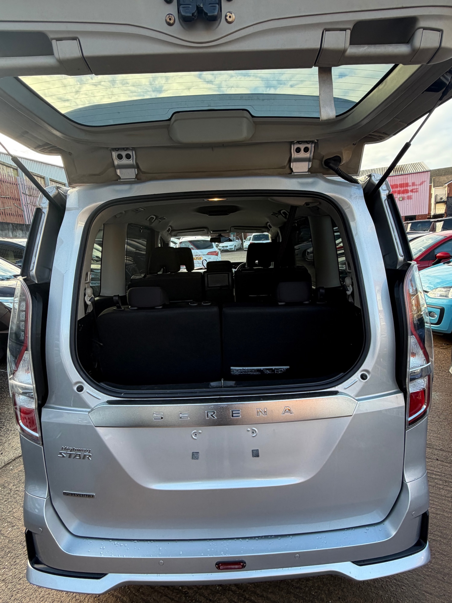 Used Nissan Serena 2020 for sale - 77368004: Photo 7