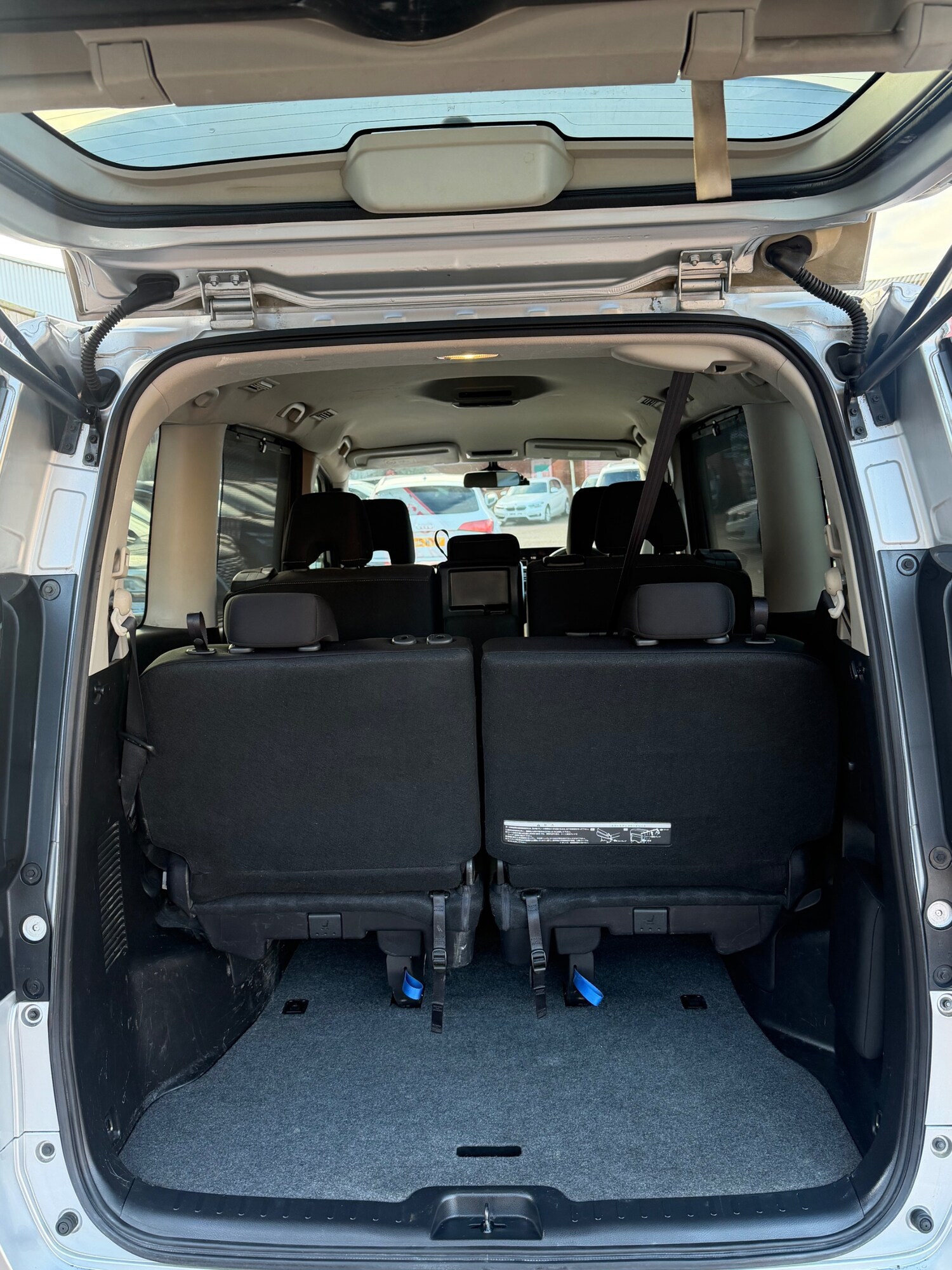 Used Nissan Serena 2020 for sale - 77368004: Photo 8