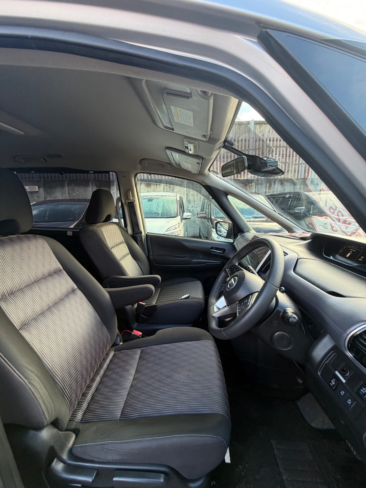 Used Nissan Serena 2020 for sale - 77368004: Photo 9