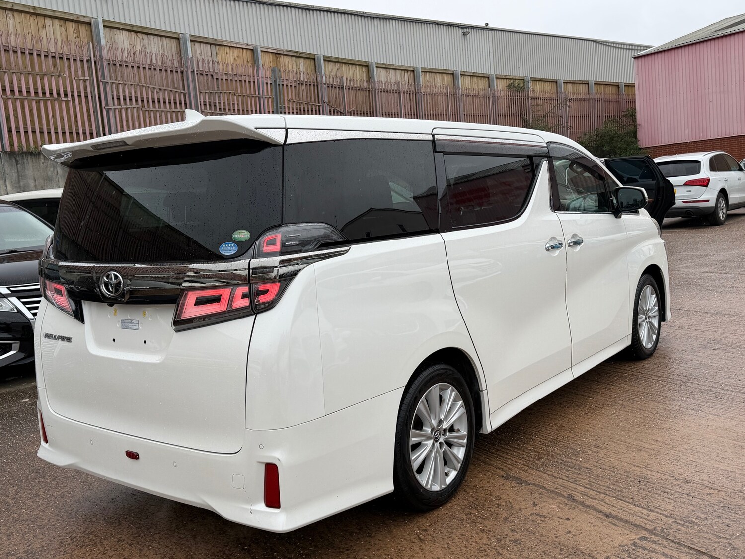 Used Toyota Vellfire 2018 for sale - 77908379: Photo 6