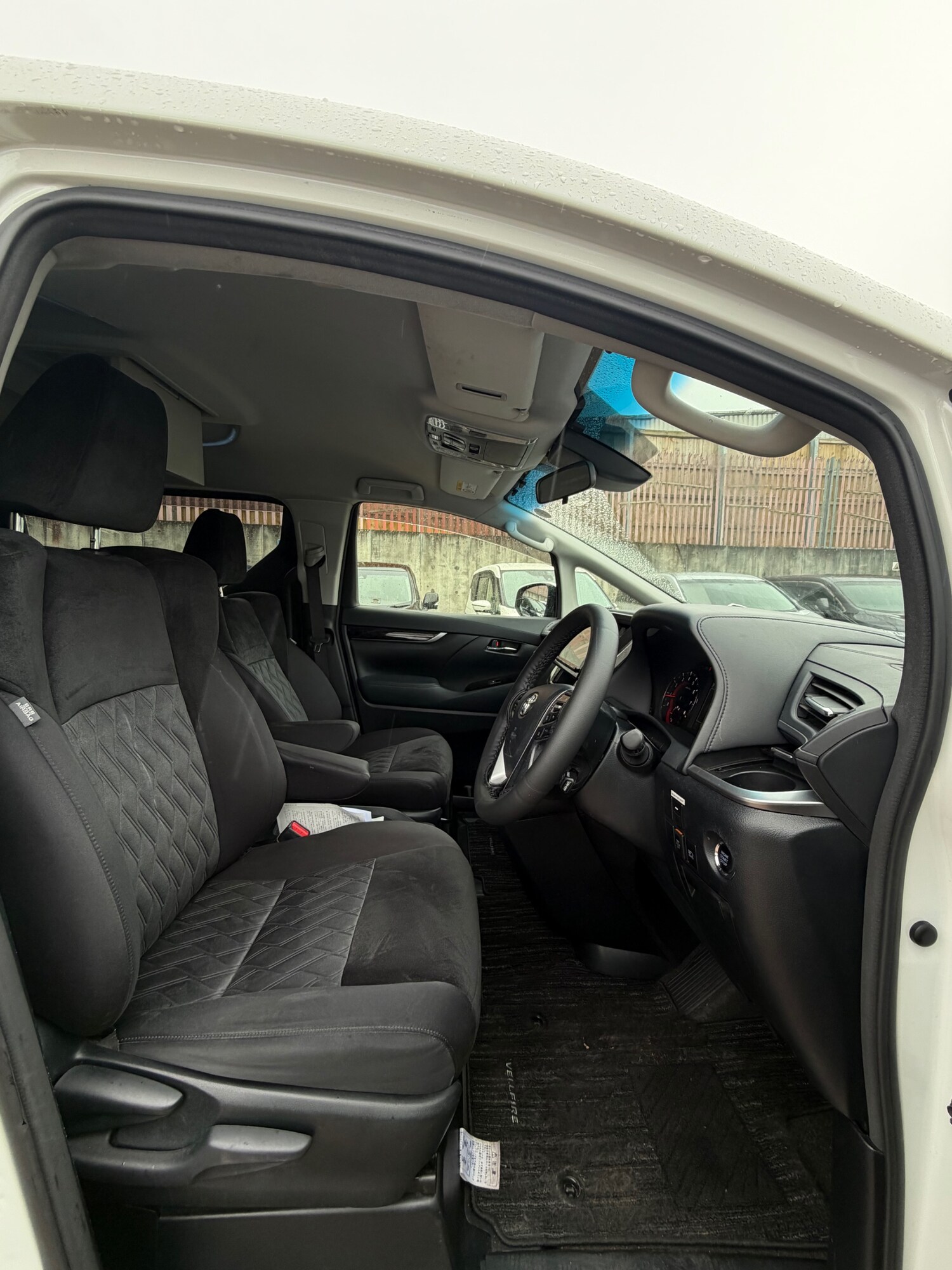 Used Toyota Vellfire 2018 for sale - 77908379: Photo 8