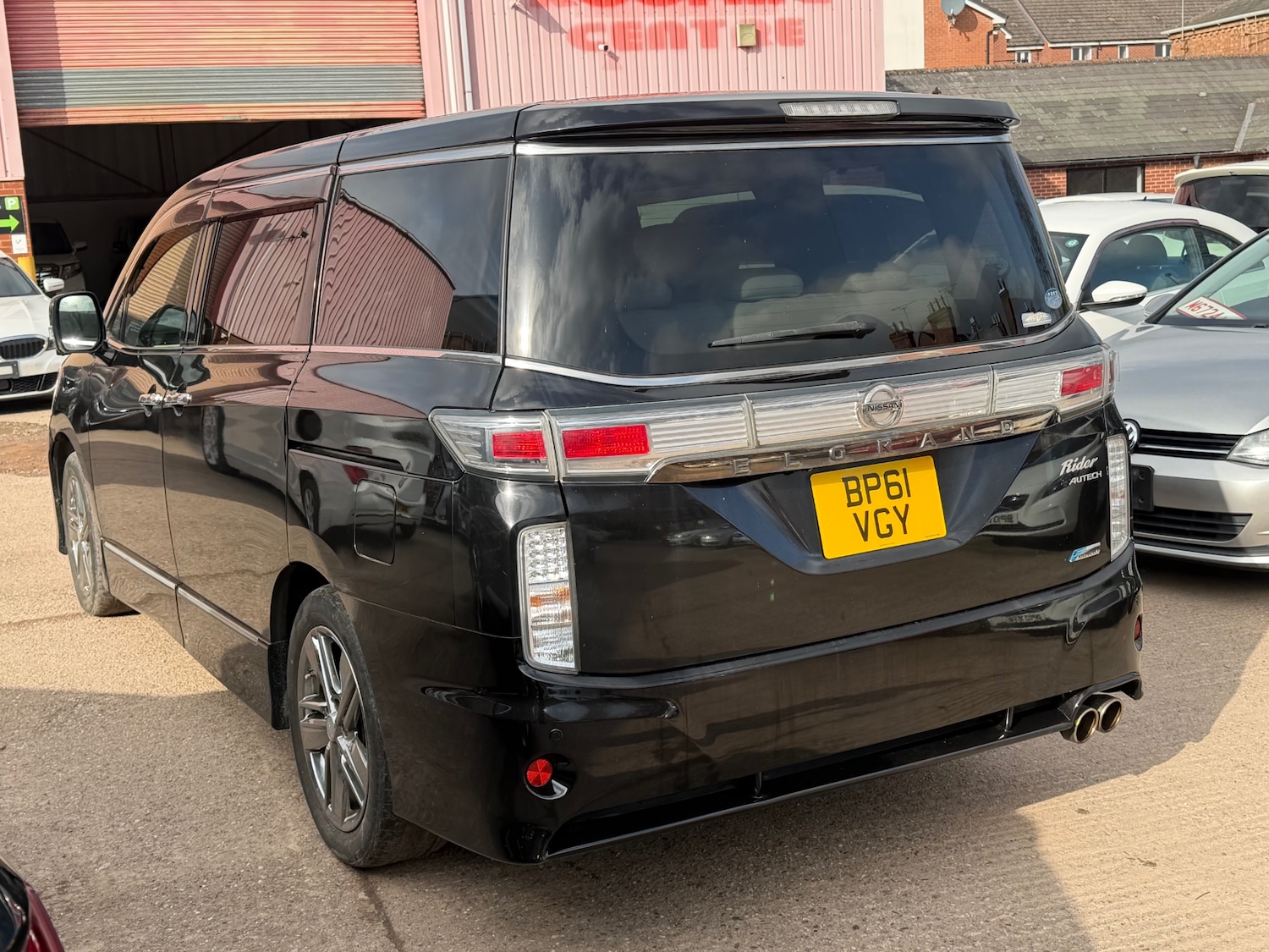 Used Nissan Elgrand 2011 for sale - 77663067: Photo 5