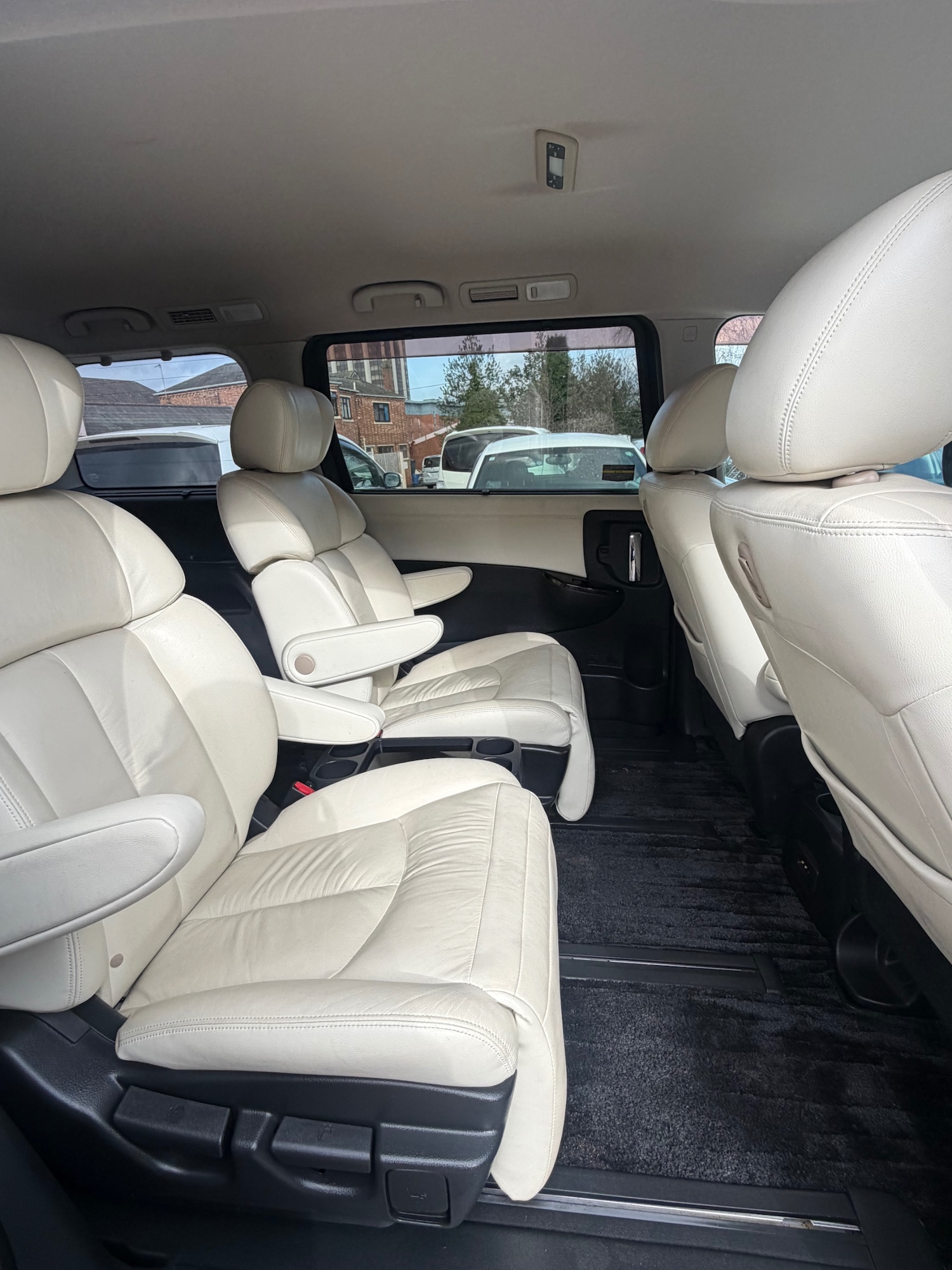 Used Nissan Elgrand 2011 for sale - 77663067: Photo 8