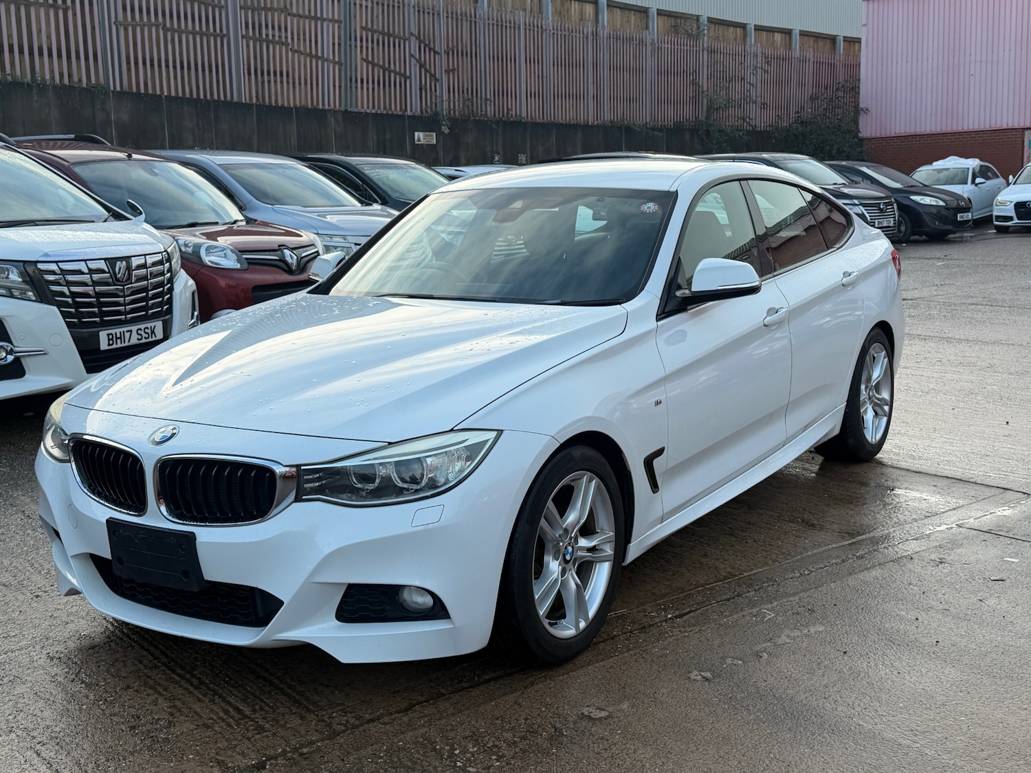 Used BMW 3 Series 2014 for sale - 76851007: Photo 2