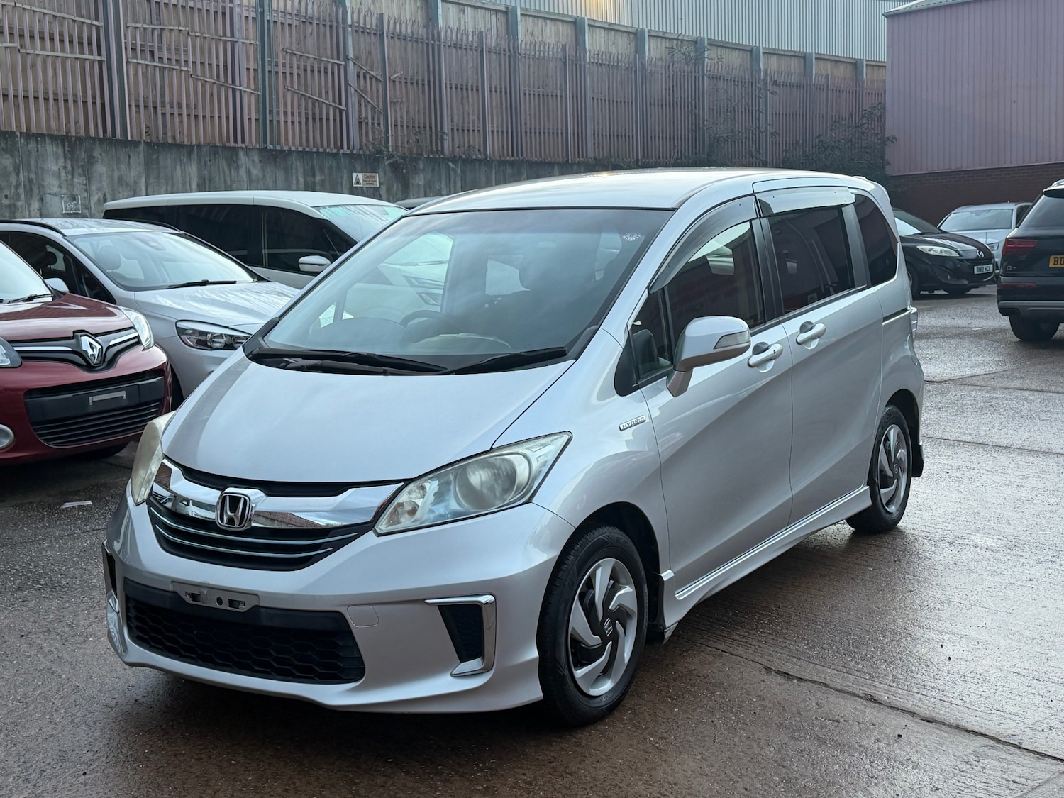 Used Honda Freed 2014 for sale - 76941835: Photo 2