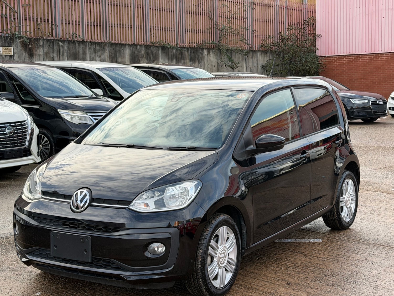 Used Volkswagen up! 2017 for sale - 76941064: Photo 2