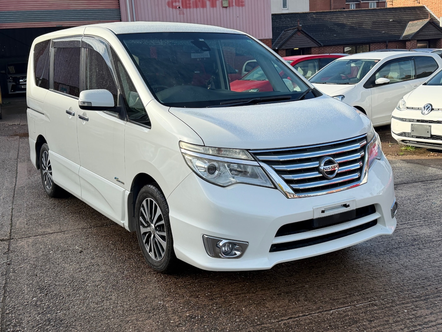 Used Nissan Serena 2014 for sale - 76325074: Photo 2