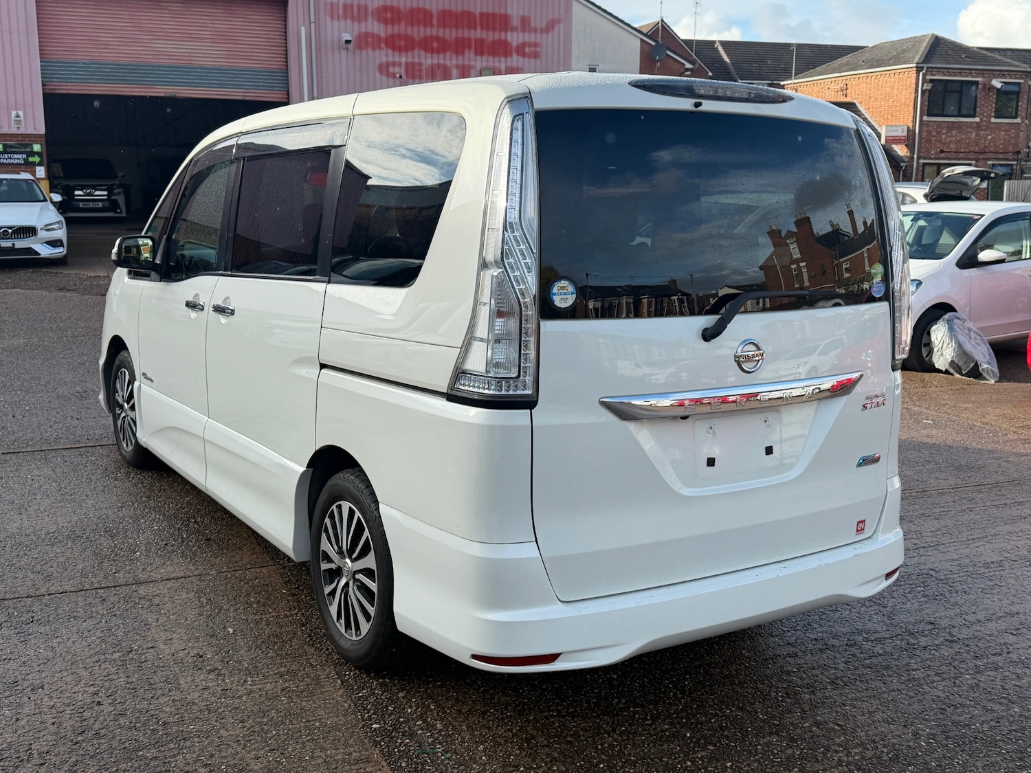 Used Nissan Serena 2014 for sale - 76325074: Photo 5