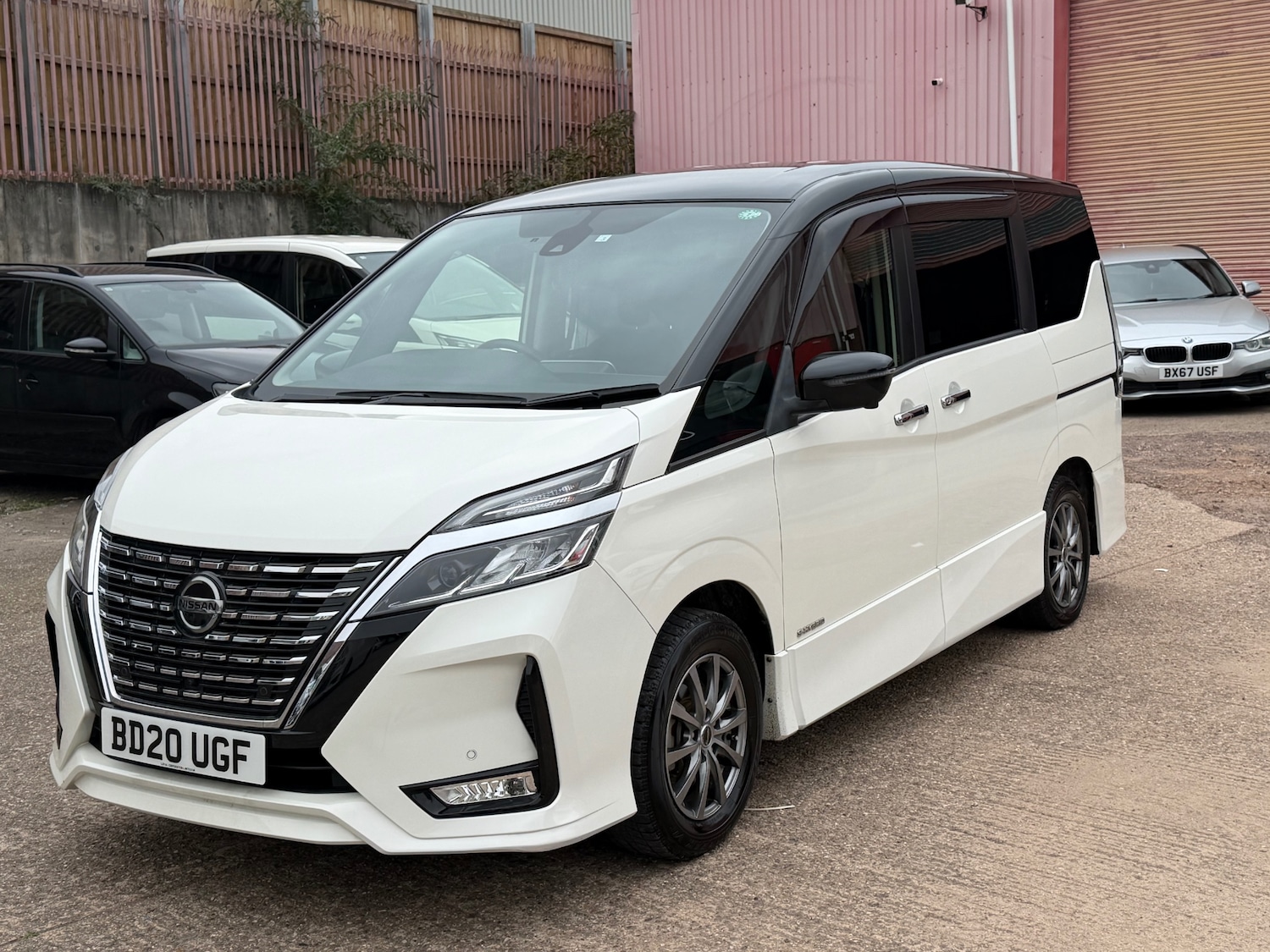 Used Nissan Serena 2020 for sale - 76243499: Photo 2