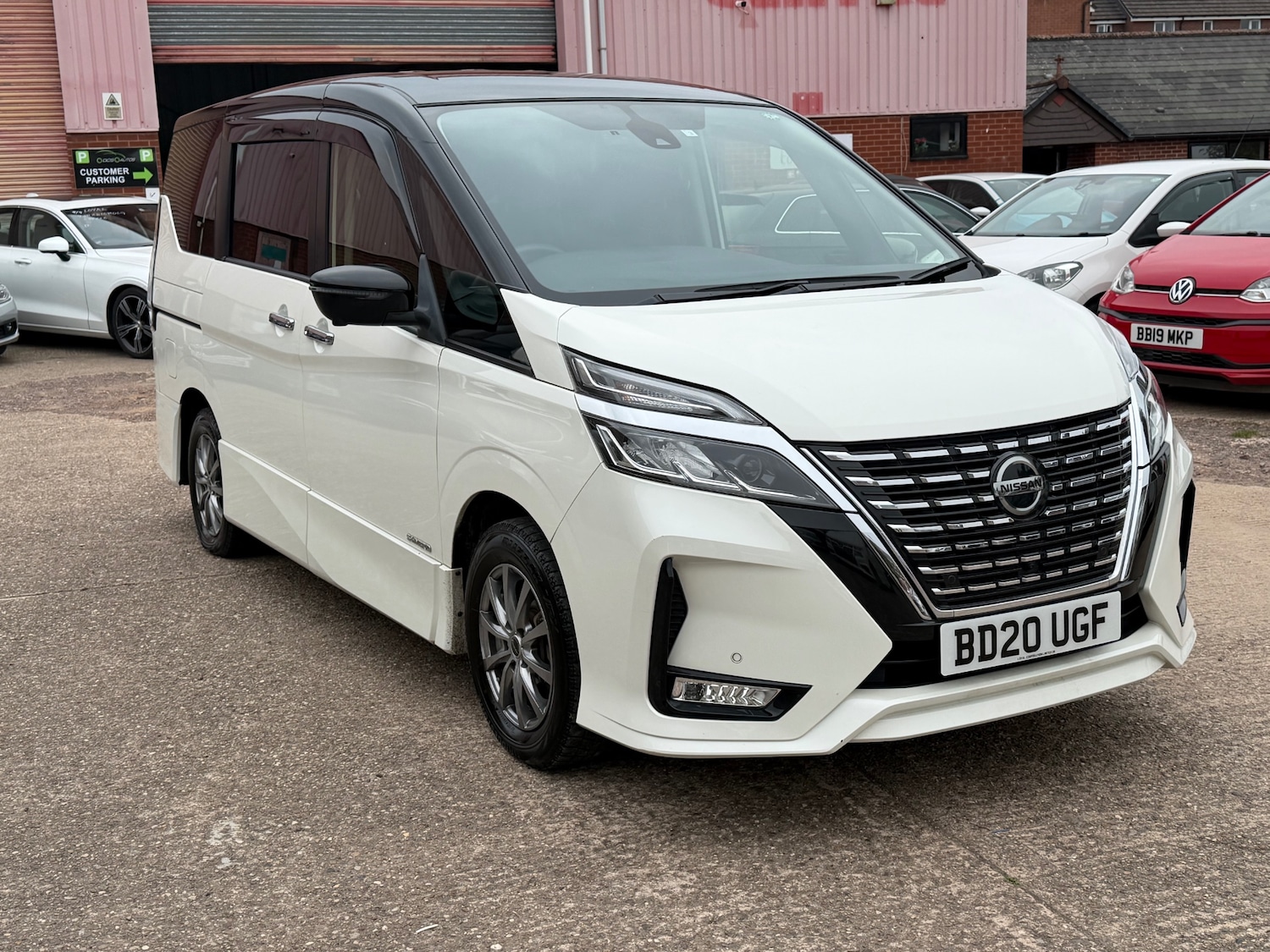 Used Nissan Serena 2020 for sale - 76243499: Photo 3