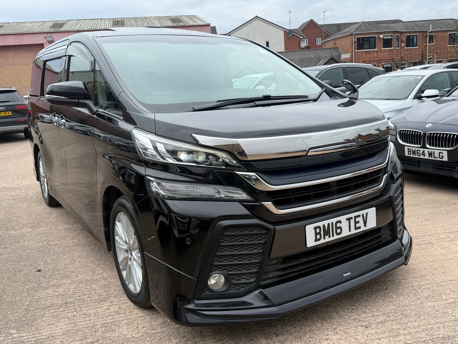 Used Toyota Vellfire 2016 for sale - 78139939: Photo 2