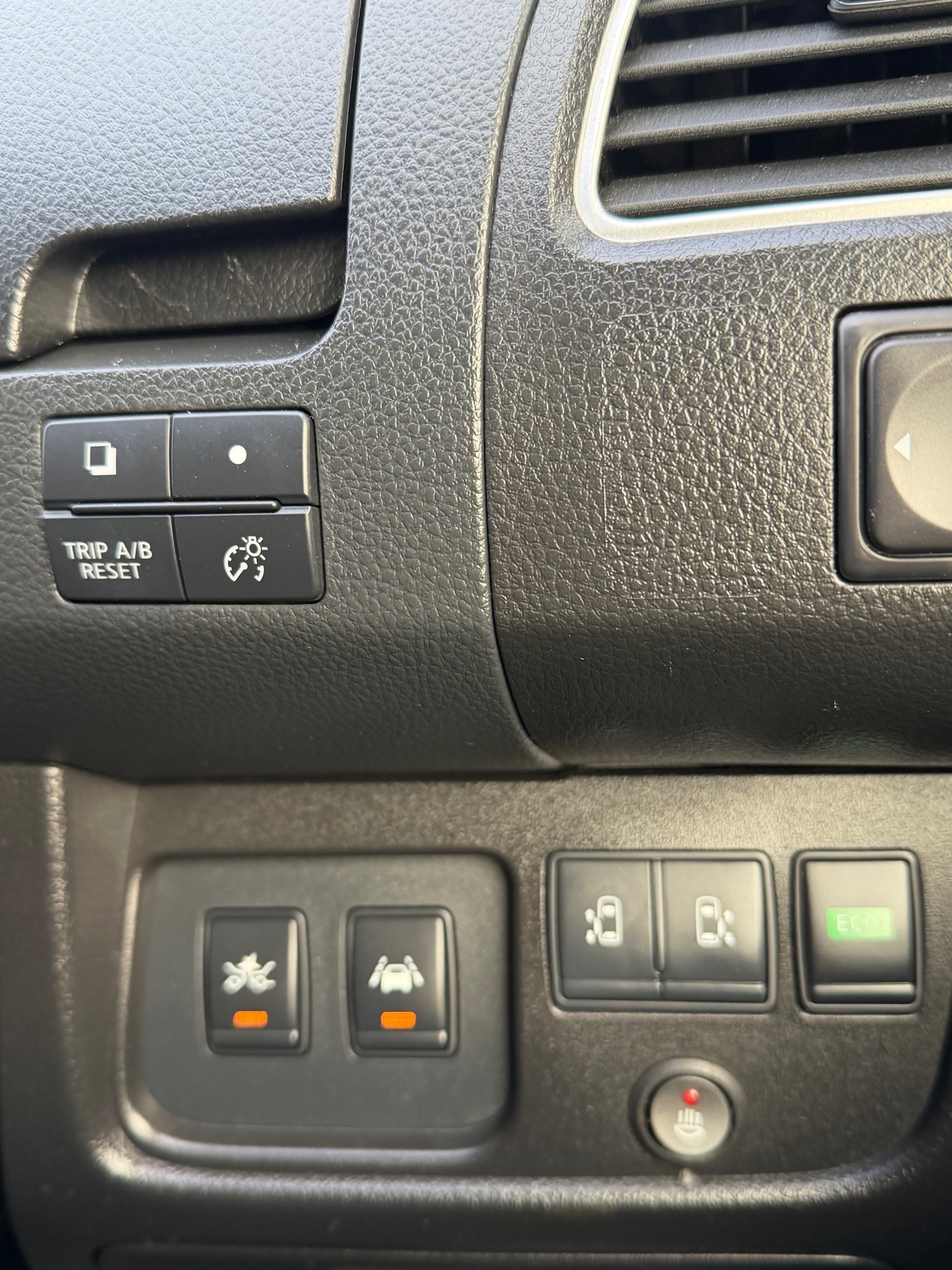 Used Nissan Serena 2015 for sale - 77708381: Photo 14