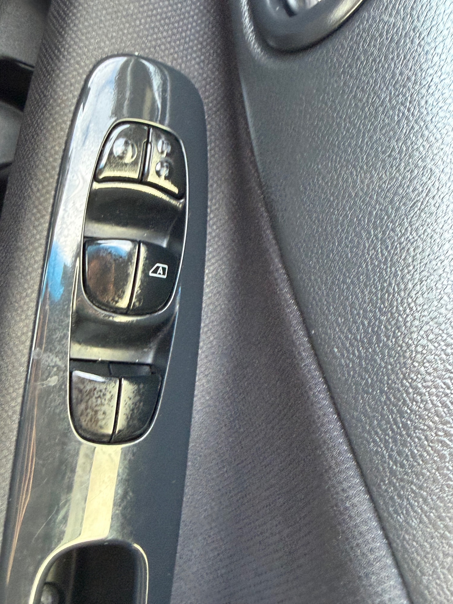 Used Nissan Serena 2015 for sale - 77708381: Photo 15