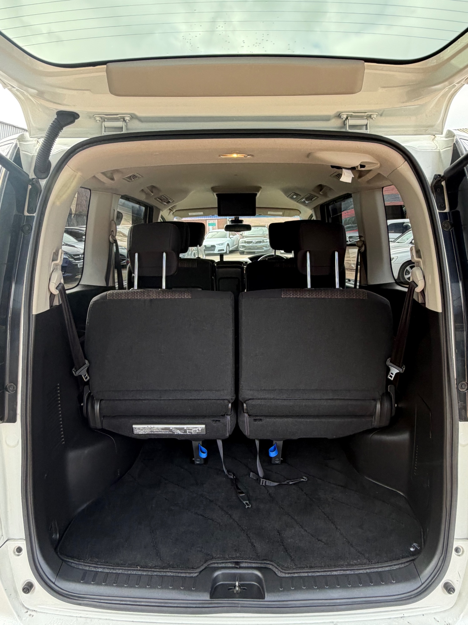 Used Nissan Serena 2015 for sale - 77708381: Photo 16