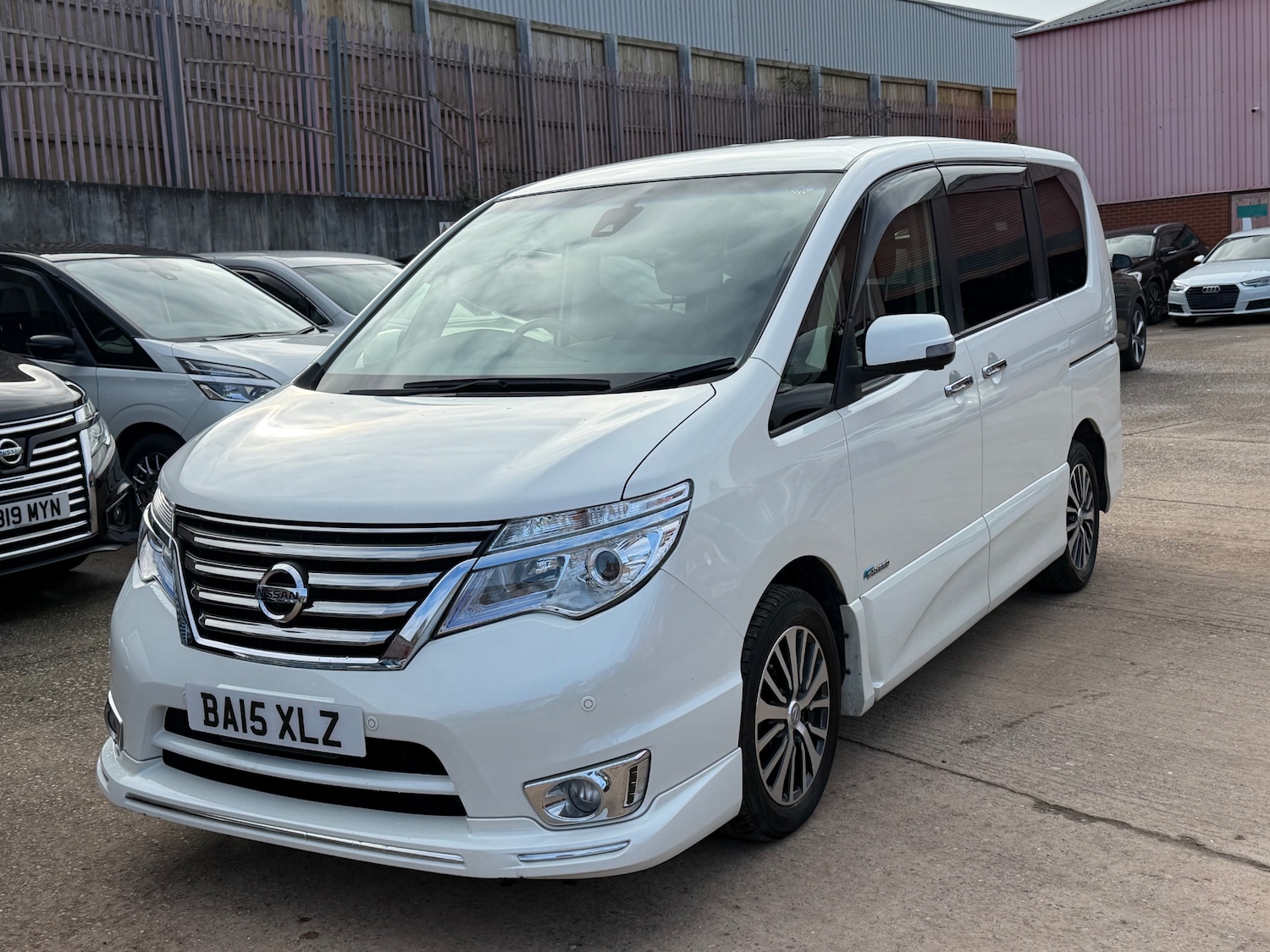 Used Nissan Serena 2015 for sale - 77708381: Photo 3
