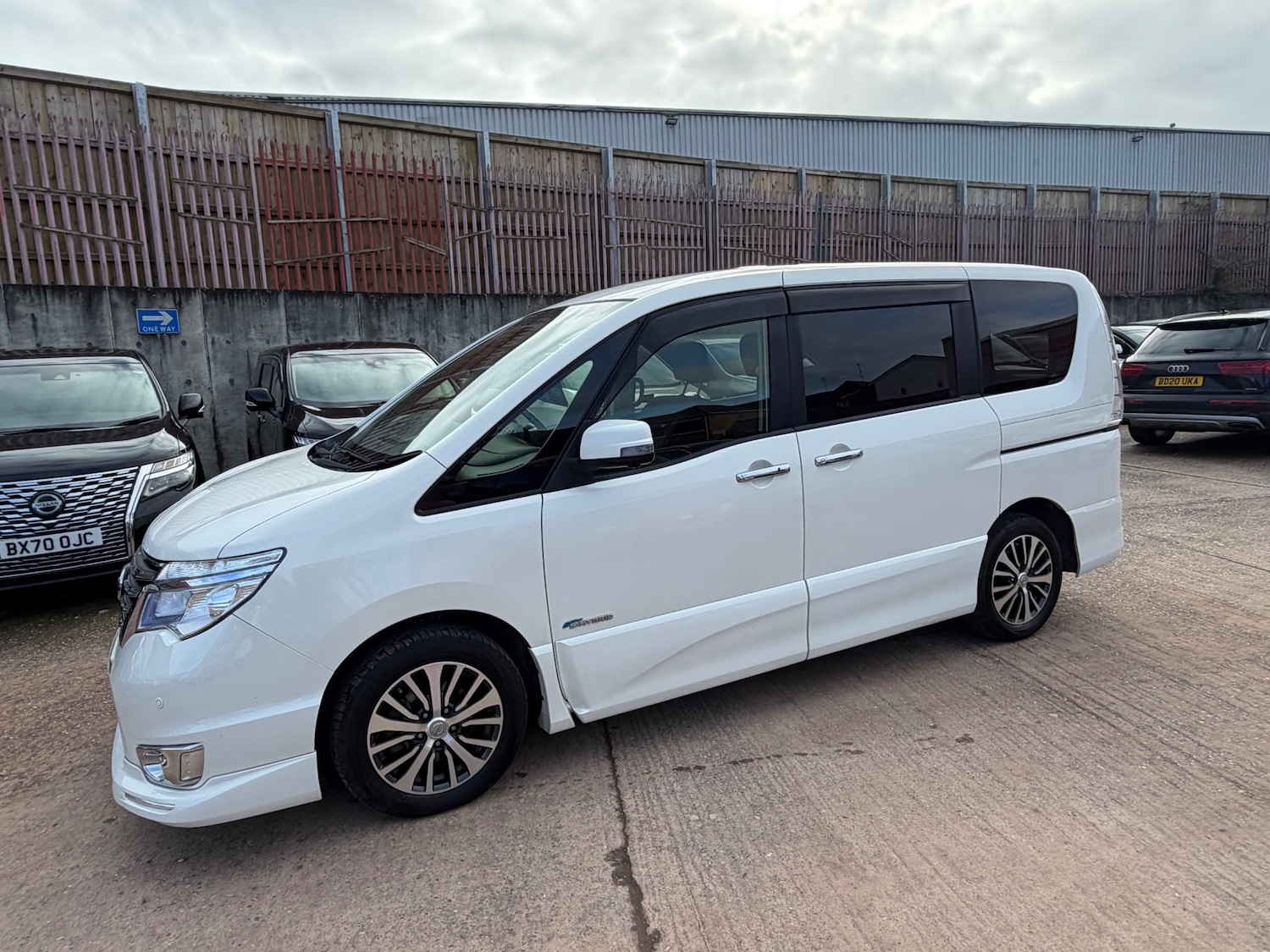 Used Nissan Serena 2015 for sale - 77708381: Photo 7