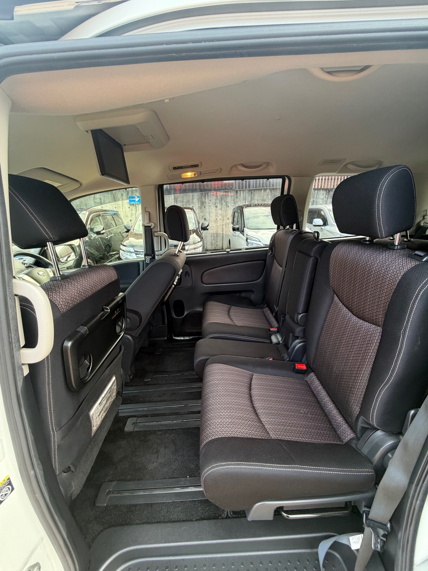 Used Nissan Serena 2015 for sale - 77708381: Photo 8