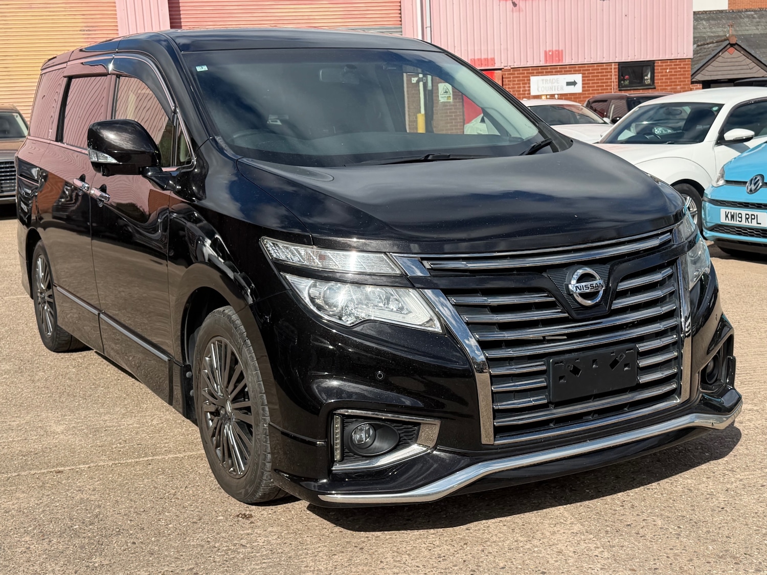 Used Nissan Elgrand 2018 for sale - 78139945: Photo 2