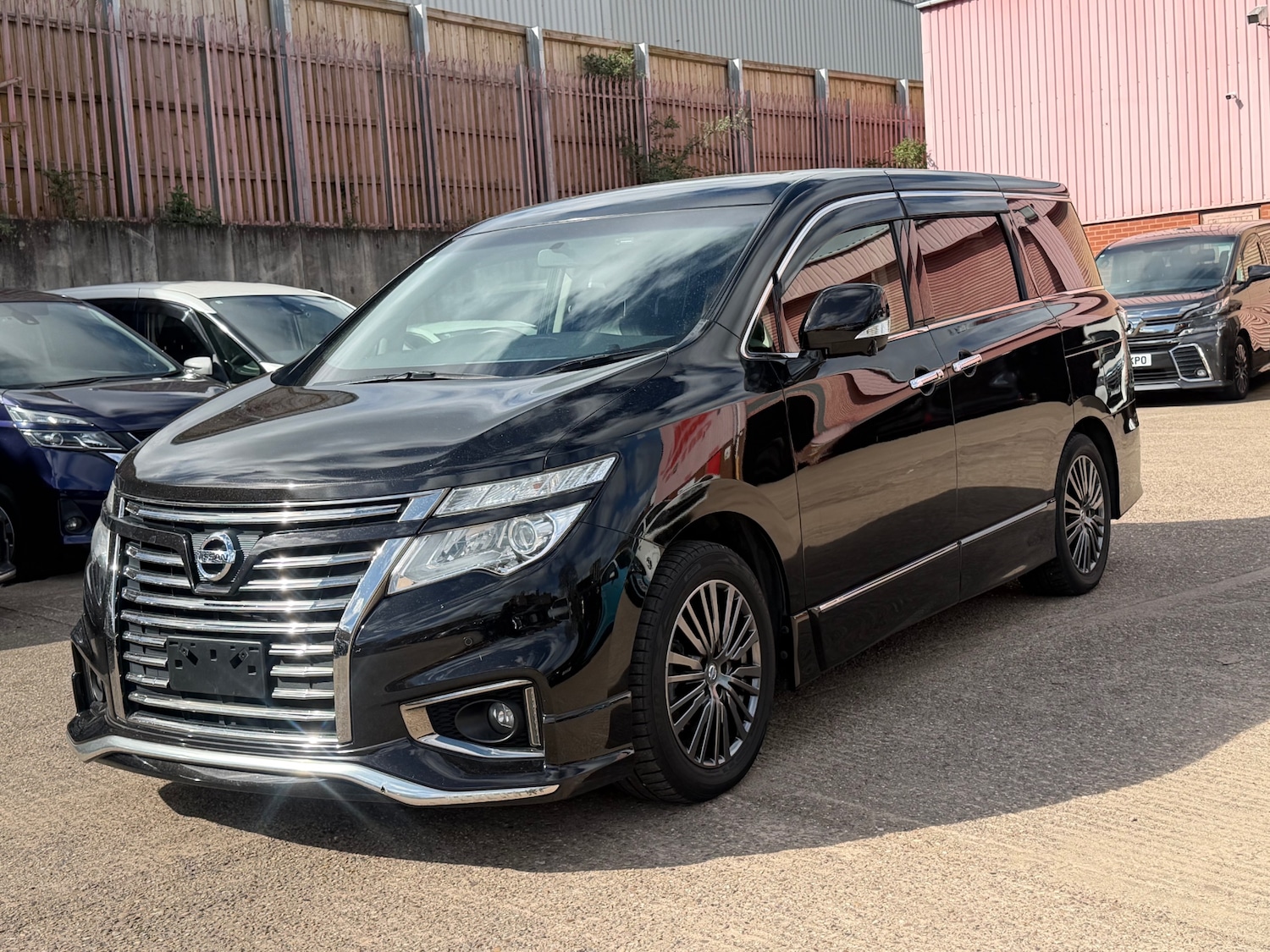 Used Nissan Elgrand 2018 for sale - 78139945: Photo 3