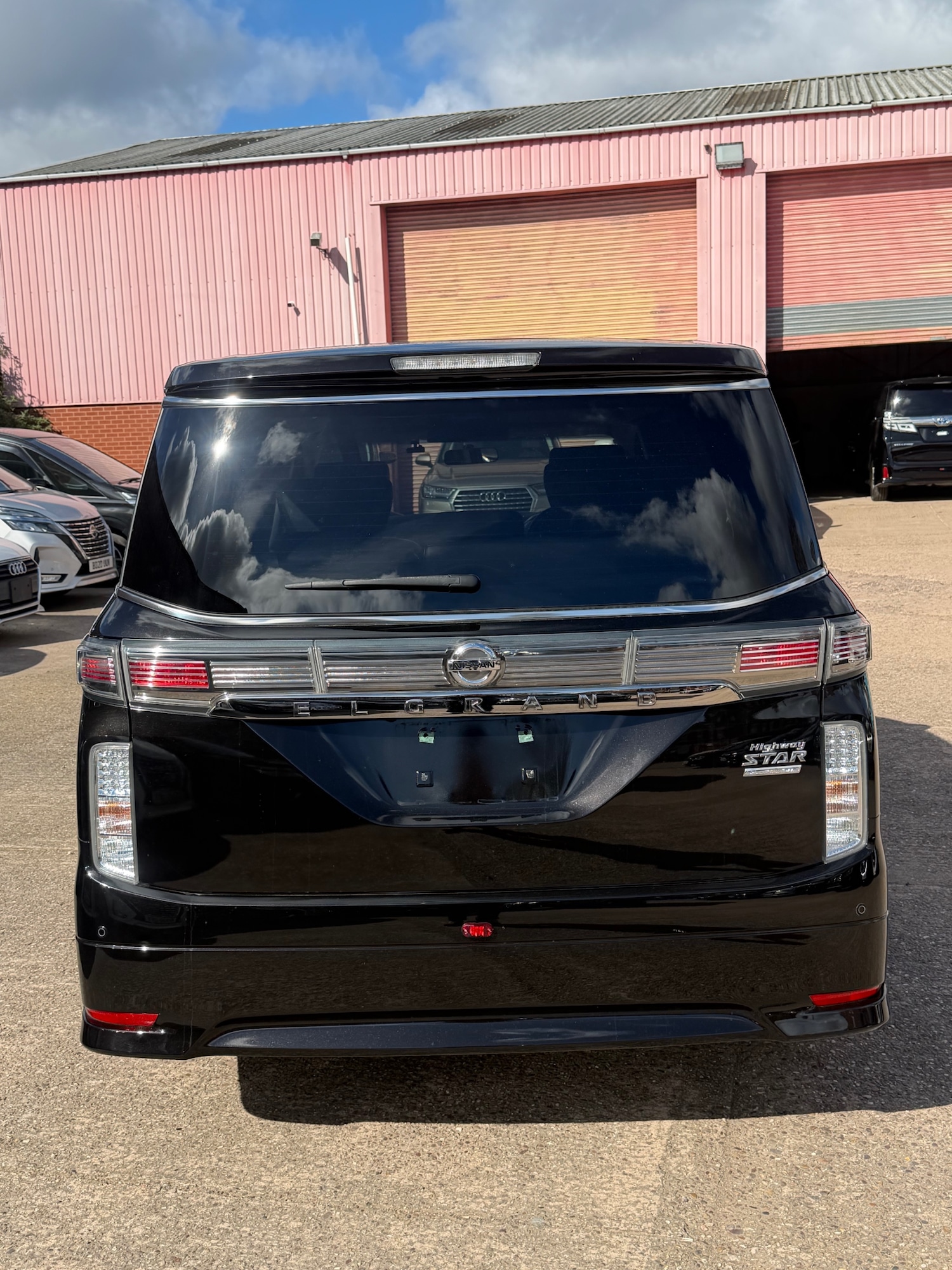 Used Nissan Elgrand 2018 for sale - 78139945: Photo 4